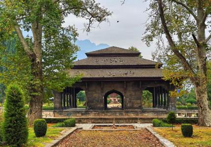 Kashmir Valley Tour from Jammu – Ending at Amritsar